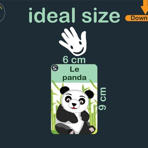 Op de afbeelding: Een printbare flashcard met een cartoon-panda die in een bamboebossen zit. De kaart is 15,2 cm bij 22,9 cm en zegt "Le panda" in het Frans.