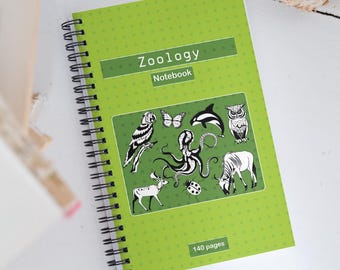 ZOOLOGIA Kompozycja z papieru w kratkę, zeszyt spiralny, dla uczniów, nauczycieli i badaczy.
