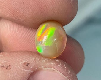 Äthiopischer Opalcabochon