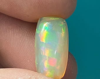 Äthiopischer Opalcabochon