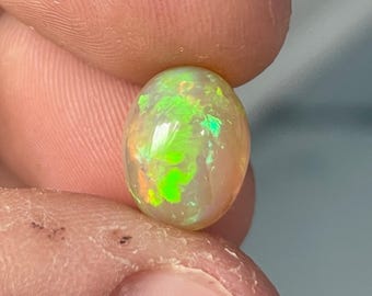 Äthiopischer Opalcabochon