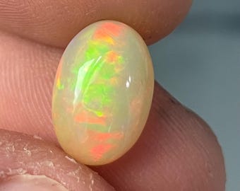 Äthiopischer Opalcabochon