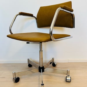 Silla de oficina color mostaza totalmente restaurada de Kovona modelo K-380 Checoslovaquia, 1970