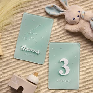 Meilensteinkarten aus Acryl für Babys – Monatsfoto-Requisite mit Sternzeichen – Personalisierte Namenskarte für Babys – Geschenke zur Babyparty – Sternzeichen