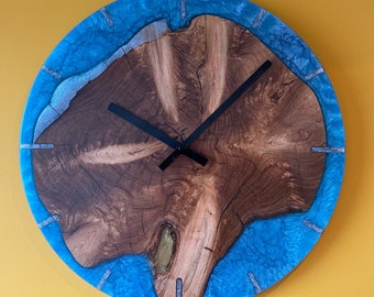 EpoxyArt wall clock "Sophie" by Pustebaum