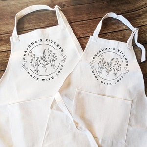 Grandma&#39;s Kitchen Floral Apron with Pocket: Gift for Mom, Grandma, Nana