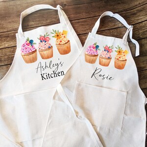 Mommy and Me Apron Set – Personalized Cupcake Aprons with Name – Custom Baking Gift for Mom & Daughter, Matching Kitchen Aprons