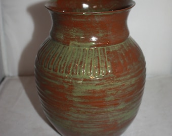 34cm Tall Flower Vase Ribbed Ceramic Matt Chocolate Ribbed Urn Table Vase 