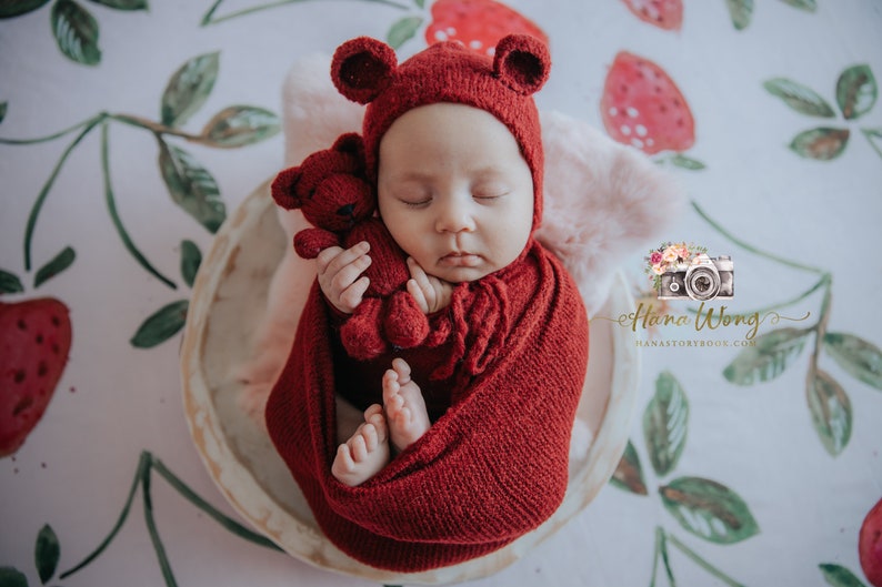 Knitted Newborn Photo Prop Set/ Handmade Knitted Toy bear/ Knitted baby props/ Newborn photography props/ Baby props image 2