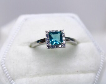 New Sterling Silver (Tested) Blue And White AAA CZ Ring