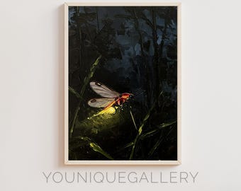 Puede incluir: Una pintura de una luciérnaga brillando en la oscuridad, rodeada de altos tallos de hierba. La luciérnaga está pintada en tonos de rojo, naranja y amarillo, con alas translúcidas. El fondo es de un azul oscuro, lo que sugiere una escena nocturna.