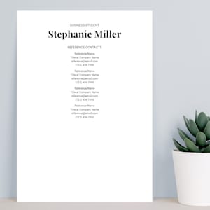 Op de afbeelding: Een zwart-wit document met de titel "BUSINESS STUDENT Stephanie Miller REFERENCE CONTACTS" en een lijst met contactgegevens voor referenties.