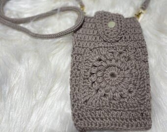 handmade, crochet, purse, crossbody. casino, theme park, small, lightweight