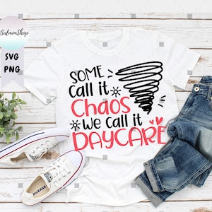 Kindergarten SVG PNG, einige nennen es Chaos svg, Wir nennen es Kindertagesstätte svg, Lehrer Wertschätzung svg, digitaler Download Schnittdatei für Cricut