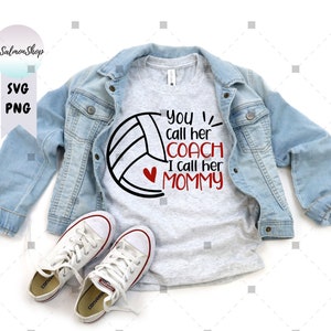 Mamá entrenadora de voleibol SVG PNG, tú la llamas entrenadora, yo la llamo mamá SVG, voleibol SVG, mamá de voleibol, descarga digital de archivos de corte para Cricut