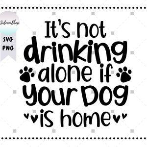 Het is niet alleen drinken als je hond thuis is SVG PNG, grappige hondenliefhebber, bier drinken gin liefhebber, digitale download snijbestanden voor Cricut