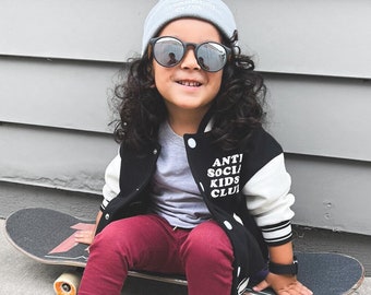 Club Infantil Antisocial, Chaqueta universitaria para niños