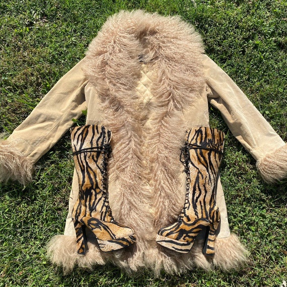 SOLD!! true 90s vintage animal print platform boot