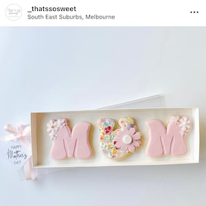 Grabadores florales de galletas de mamá margarita del día de la madre