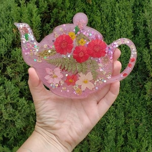 Flower and butterfly teapot decor