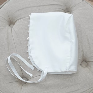 Traditional Pearl Detail Christening Bonnet for Newborn Baby Girl, Elegant Satin Ribbon Ties, Luxurious Baby Bonnet for Baptism
