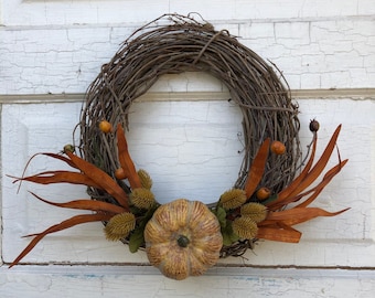 Corona de calabazas de otoño, decoración rústica para la puerta principal