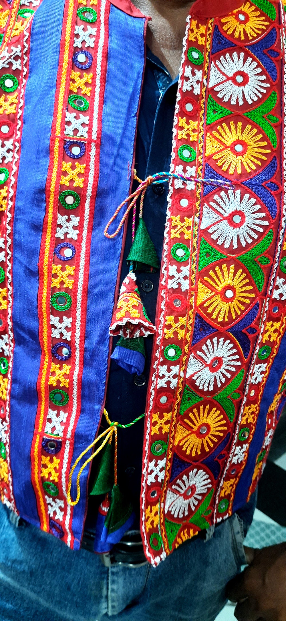 Kutch Embroidered Unisex Jacket Sleeveless Short Koti Gujarati Gamthi