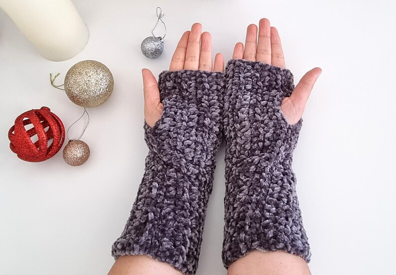 Crochet PATTERN, Fingerless Crochet Gloves, Warm Wrist Warmers, Fingerless Mitts Pattern, Texting Glove Crochet Pattern image 2