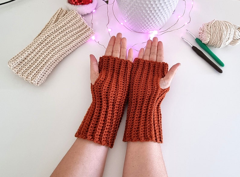 CROCHET PATTERN, Crochet Fingerless Gloves Pattern, Wrist Warmers Pattern, Fingerless Mitts Pattern, PDF image 3