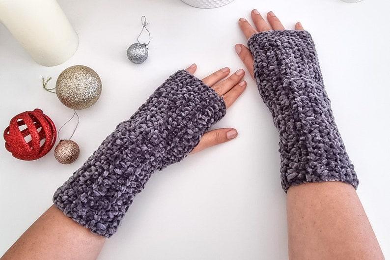 Crochet PATTERN, Fingerless Crochet Gloves, Warm Wrist Warmers, Fingerless Mitts Pattern, Texting Glove Crochet Pattern image 3