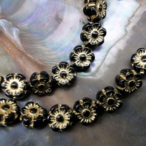 20 Hawaii Blumen Perlen 6 mm  - Böhmisches Glas - doppelseitig - Schwarz opak m. Hellgold - glänzend- gepresste Perlen - Blüten - Hibiscus