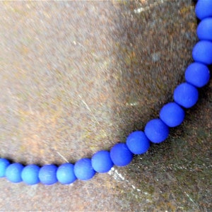 1 full strand of 50 pcs. - Bohemian NEON round beads 4 mm - Silk glass - Matte frosted - Neon Ocean Blue - UV active - Luminous glass beads