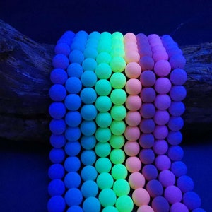 63 Böhmische EINHORN neon Pastell runde Glasperlen 8mm Matt gefrostet 9 Farben als PERLENSET Leuchtende Farben UV-aktiv Rar Bild 4