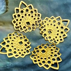 2 or 4 filigree Art Nouveau connectors 25 x 24 mm - very precise - vintage - color rich gold - ideal for earrings - V_5