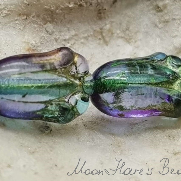 15 Czech MAGIC TULPEN beads 12 x 8 mm - glass beads lilies - purple, green, blue clear with green and copper metallic - boho beads (CZ_593)