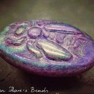 1 or 2 BEE glass beads 22 x 18 mm - Purple Metallic (Vega) Luster - Double-sided - large focal bead with fine details - Pendant - B_726