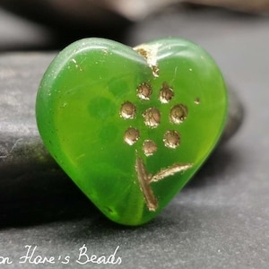 2 Bohemian FLOWER HEARTS 18 x 17 mm Green Opal Gold
