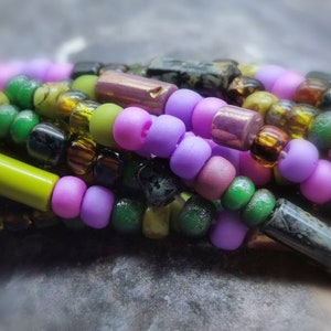 70+ pcs - 6/0 ORCHID Bugle Mix - Purple, Pink & Green (etched) with Picasso - AGED - One strand approx. 25 cm - from the USA - R_56