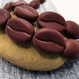 12 cuentas de cristal de Bohemia en forma de grano de café, 11 x 8 mm - Granos de café - Marrón chocolate MATE - Boho - Cuentas de café - Muy decorativas y de aspecto natural