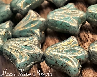 15 LILIEN pearls 9 x 9 mm - Sage with golden luster - Premium pearls - B_1010