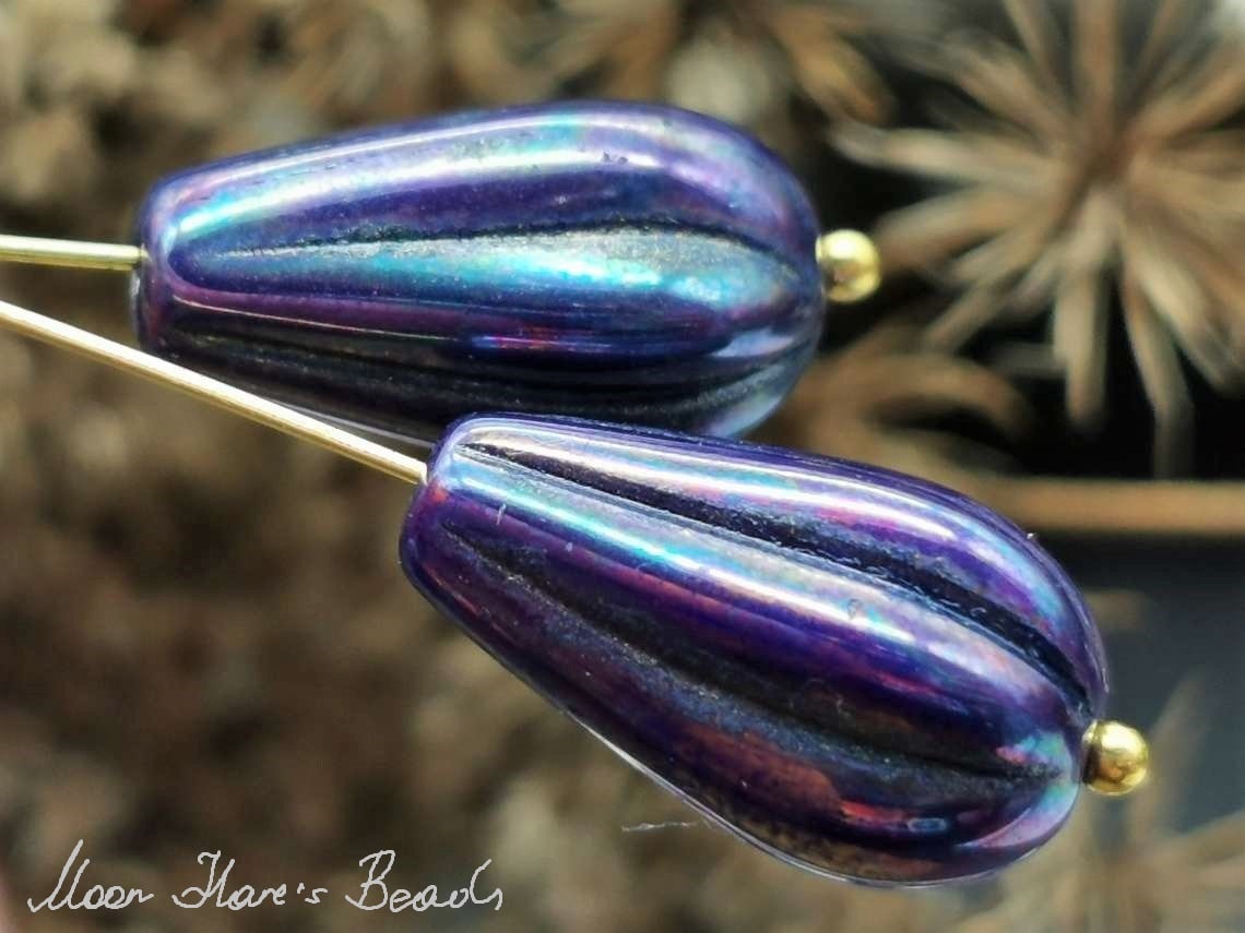 4 Bohemian Melon Drops 15 x 8 mm - Pear - Teardrop - Blue Purple Iris Metallic - grooved - original Czech glass drops (CZ_608)
