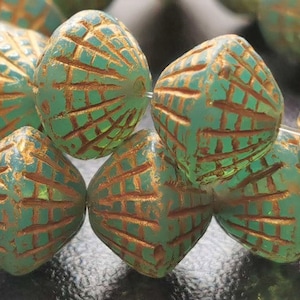 8 DOPPELKEGEL 10 mm - Tribal Bicones - Böhmische Glasperlen - gerillt -  Netz - Aqua Grün Opal m. bronzenem Wash - Boho -CZ_1137