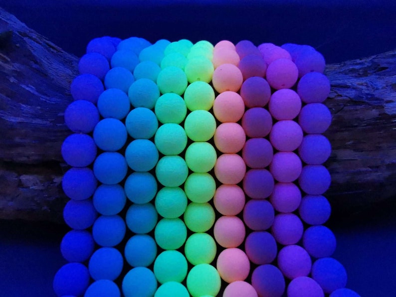 63 Böhmische EINHORN neon Pastell runde Glasperlen 8mm Matt gefrostet 9 Farben als PERLENSET Leuchtende Farben UV-aktiv Rar Bild 5