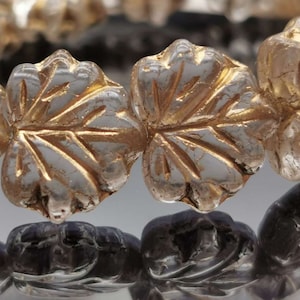 8 Böhmische AHORNBLÄTTER 13x11 mm - Glasblätter - Klar m. Gold - Herbstblätter - B_1203