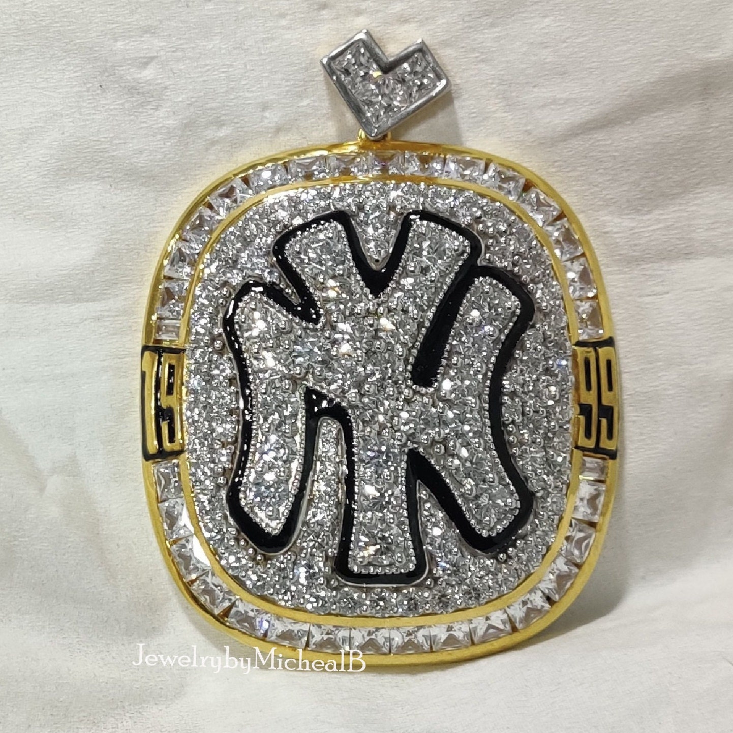 Ny yankees hotsell diamond pendant
