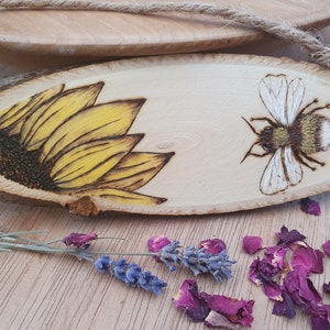 Rustic wooden sign/Bumble Bee hanging sign/Bumblebee rustic hanging/Natural wood sign/Bumble bee and Sunflower/Nature/Wall Art