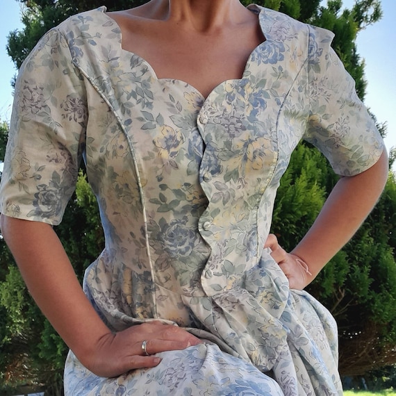 Beautiful vintage floral Laura ashley dress with s