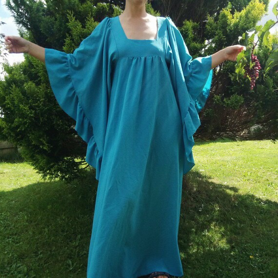Gorgeous 70s angelic mega flutter sleeve maxi dre
