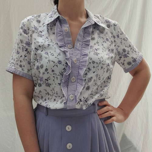 Cottagecore vintage floral blouse with beautiful frilly ginham detailing