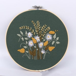 Green Daisy Embroidery Kit For Beginner | Modern Embroidery Kit with Pattern | Flowers Embroidery Full Kit with Needlepoint Hoop| DIY Craft